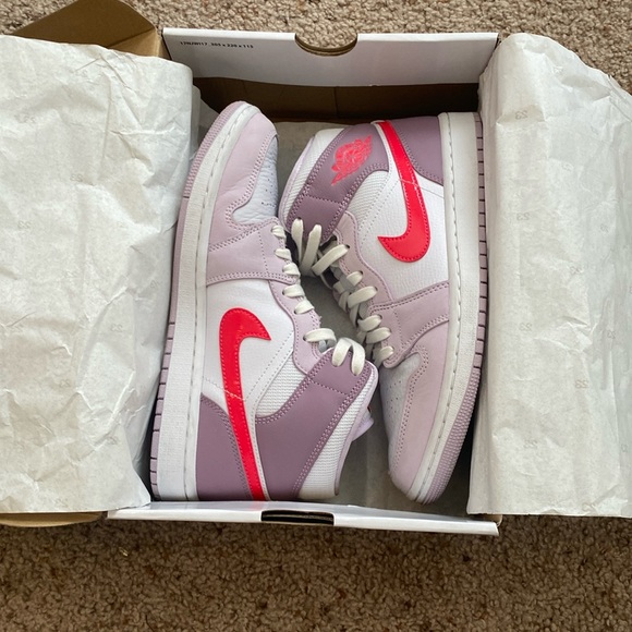 Jordan Shoes - Women’s Air Jordan 1 Mid Valentine’s Day Size 9